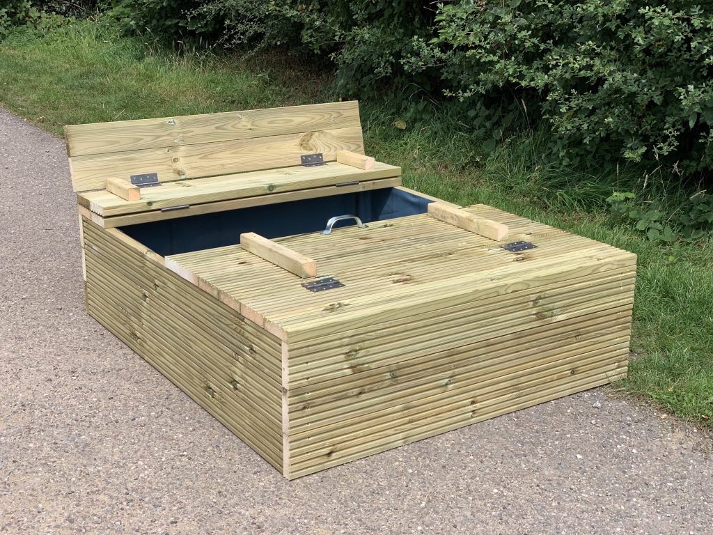 4x4 sand pit with roof that turns into 2 seats